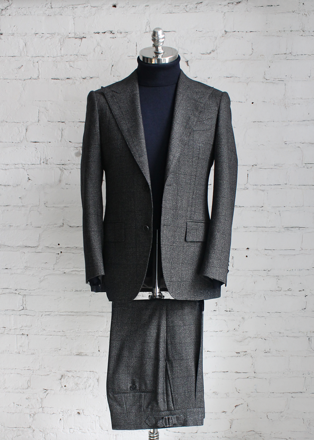 POSZETKA – Grafitowy Garnitur Flanelowy w Kratkę – LORO PIANA (44, 56)