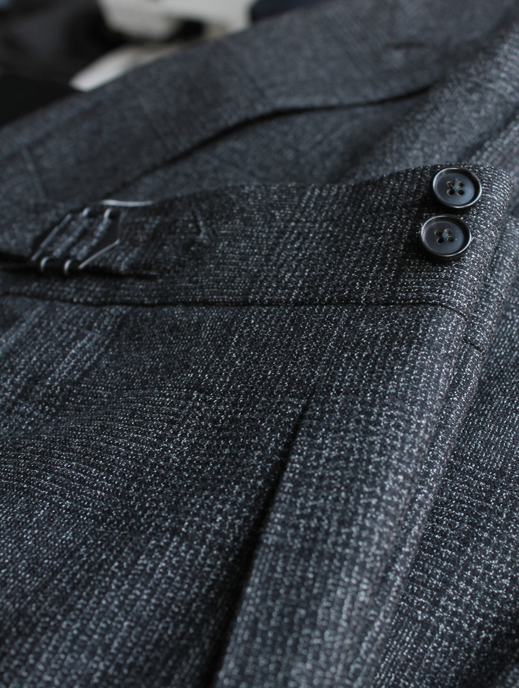 POSZETKA – Grafitowy Garnitur Flanelowy w Kratkę – LORO PIANA (44, 56)